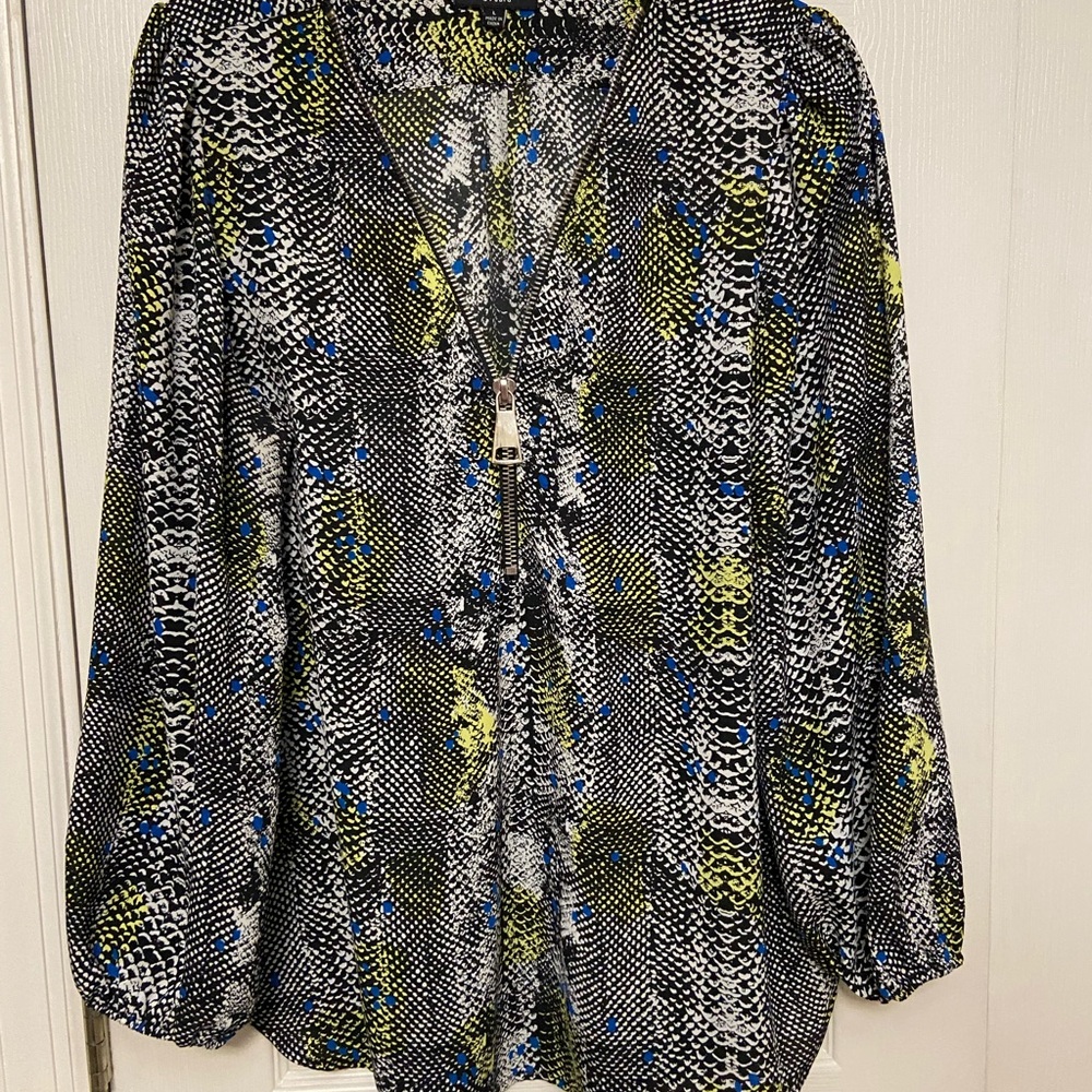 Long sleeve zip front print blouse
